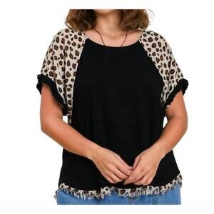 NEW POSH high low hem short sleeve animal print top - plus in black